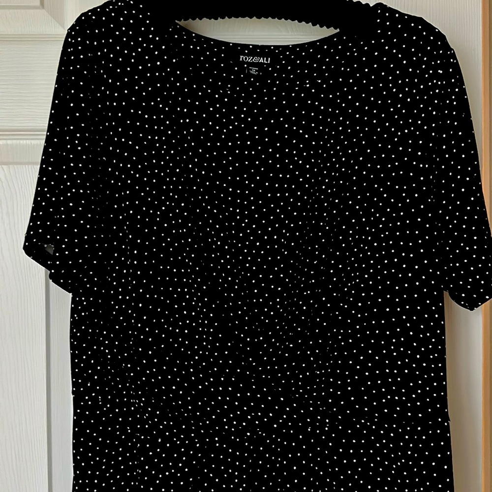 Roz and Ali flattering and slimming mini dot dress 1X but fits like 16W
